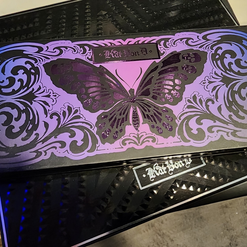 Kat Von D Metamorphosis eyeshadow palette